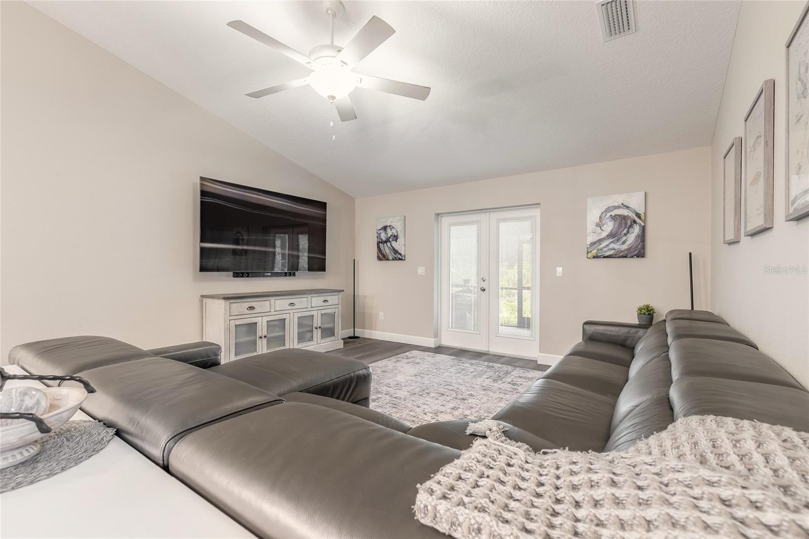 Image 21 of 50 For 4050 Golden Shores Boulevard