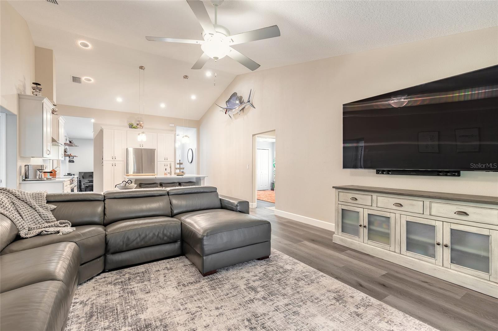 Image 23 of 50 For 4050 Golden Shores Boulevard