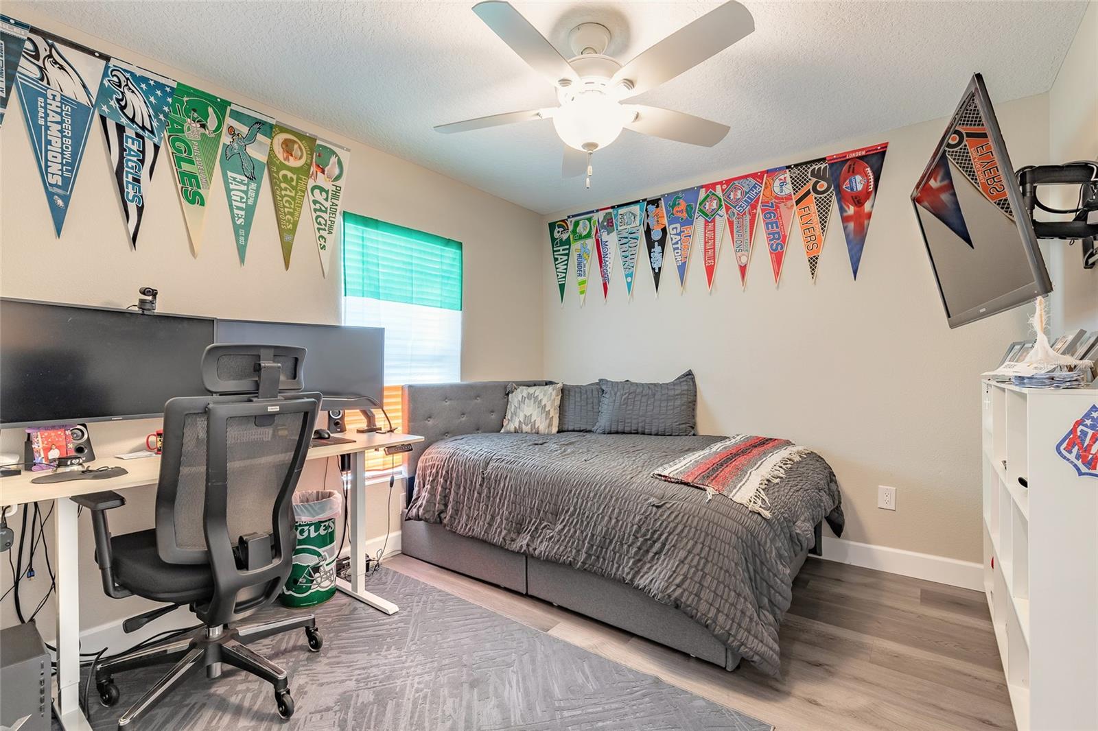 Image 7 of 50 For 4050 Golden Shores Boulevard