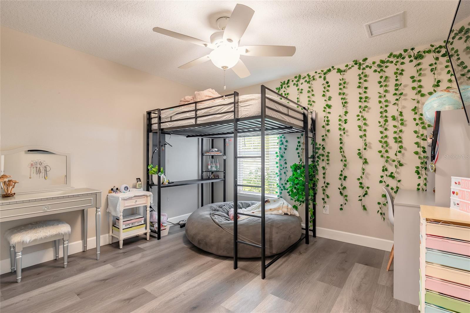 Image 9 of 50 For 4050 Golden Shores Boulevard