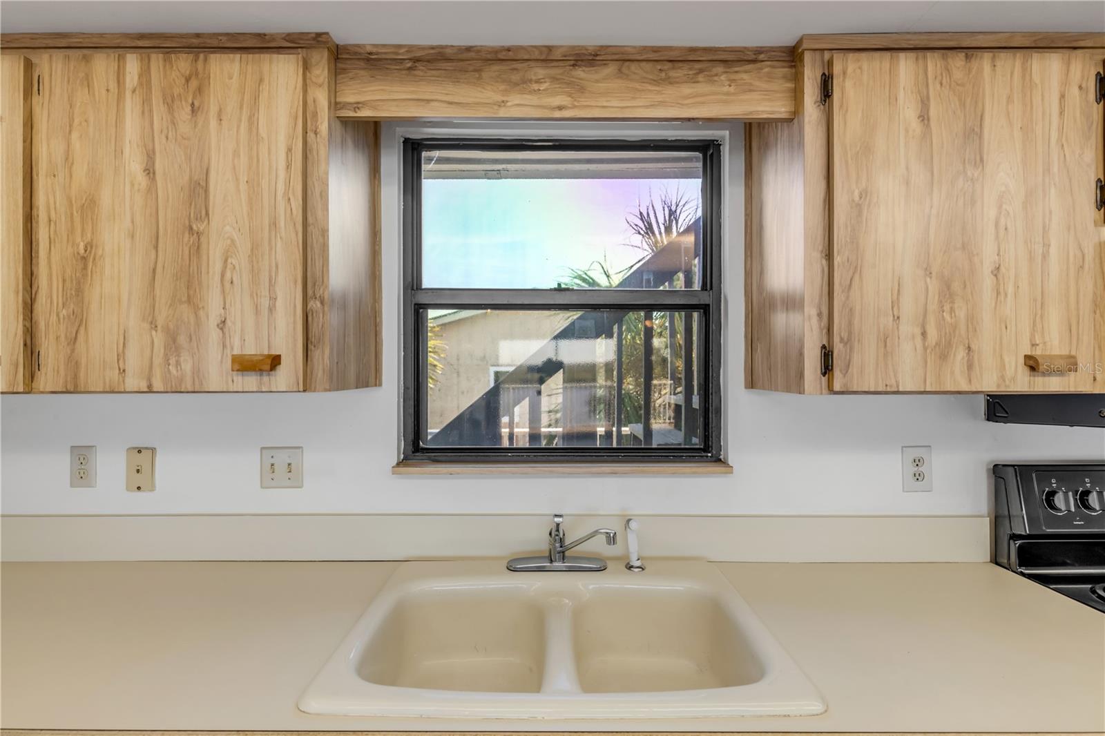 Image 10 of 99 For 824 Eel Avenue