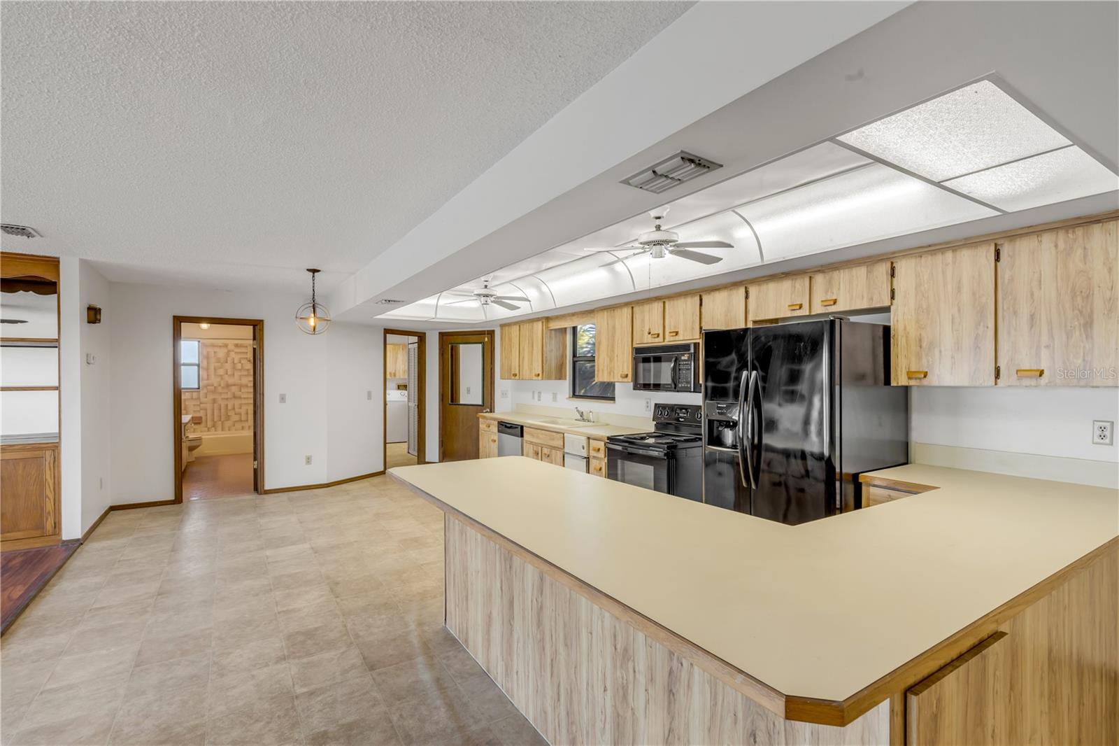 Image 11 of 99 For 824 Eel Avenue