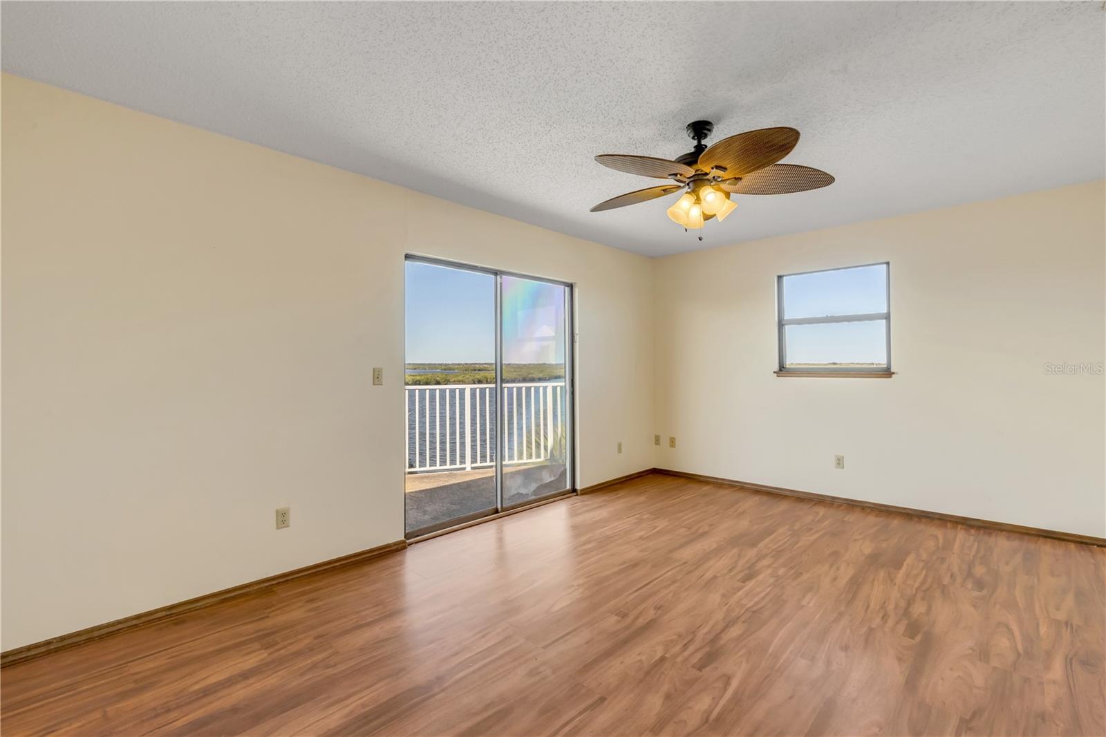 Image 14 of 99 For 824 Eel Avenue