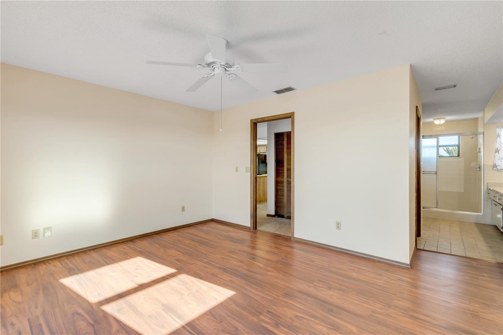 Image 16 of 99 For 824 Eel Avenue