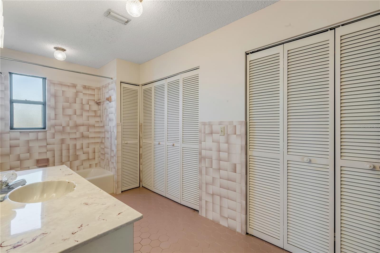 Image 18 of 99 For 824 Eel Avenue