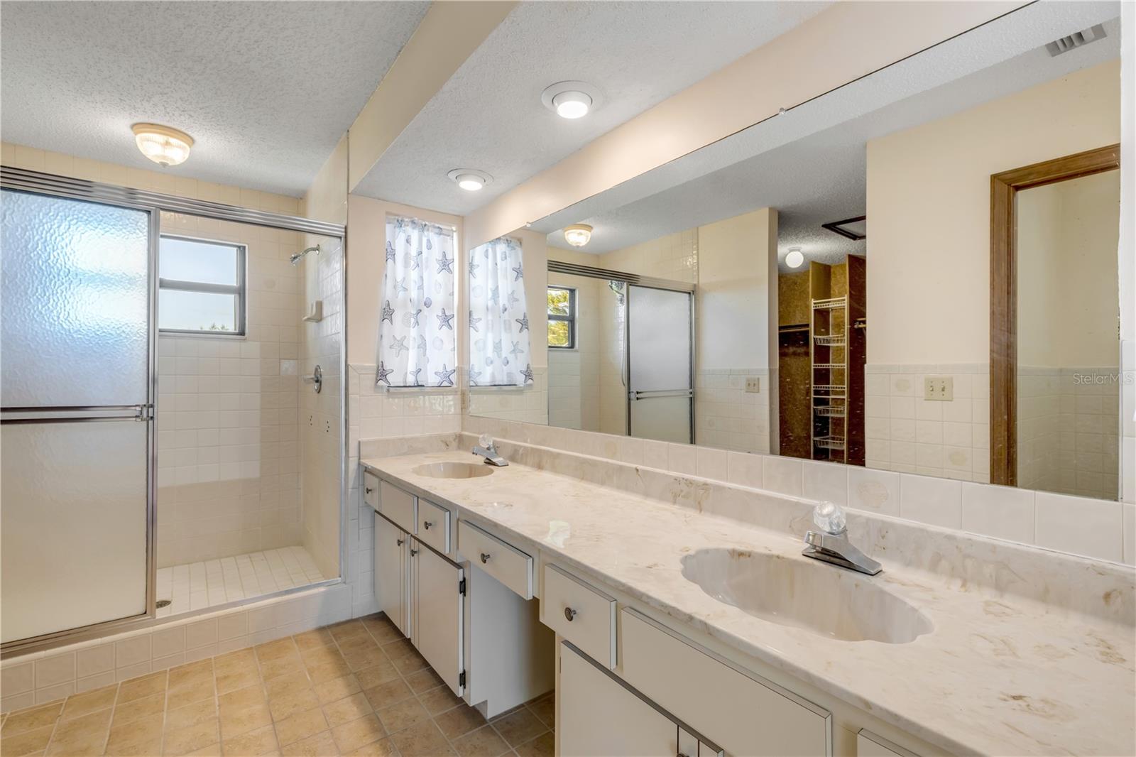 Image 19 of 99 For 824 Eel Avenue