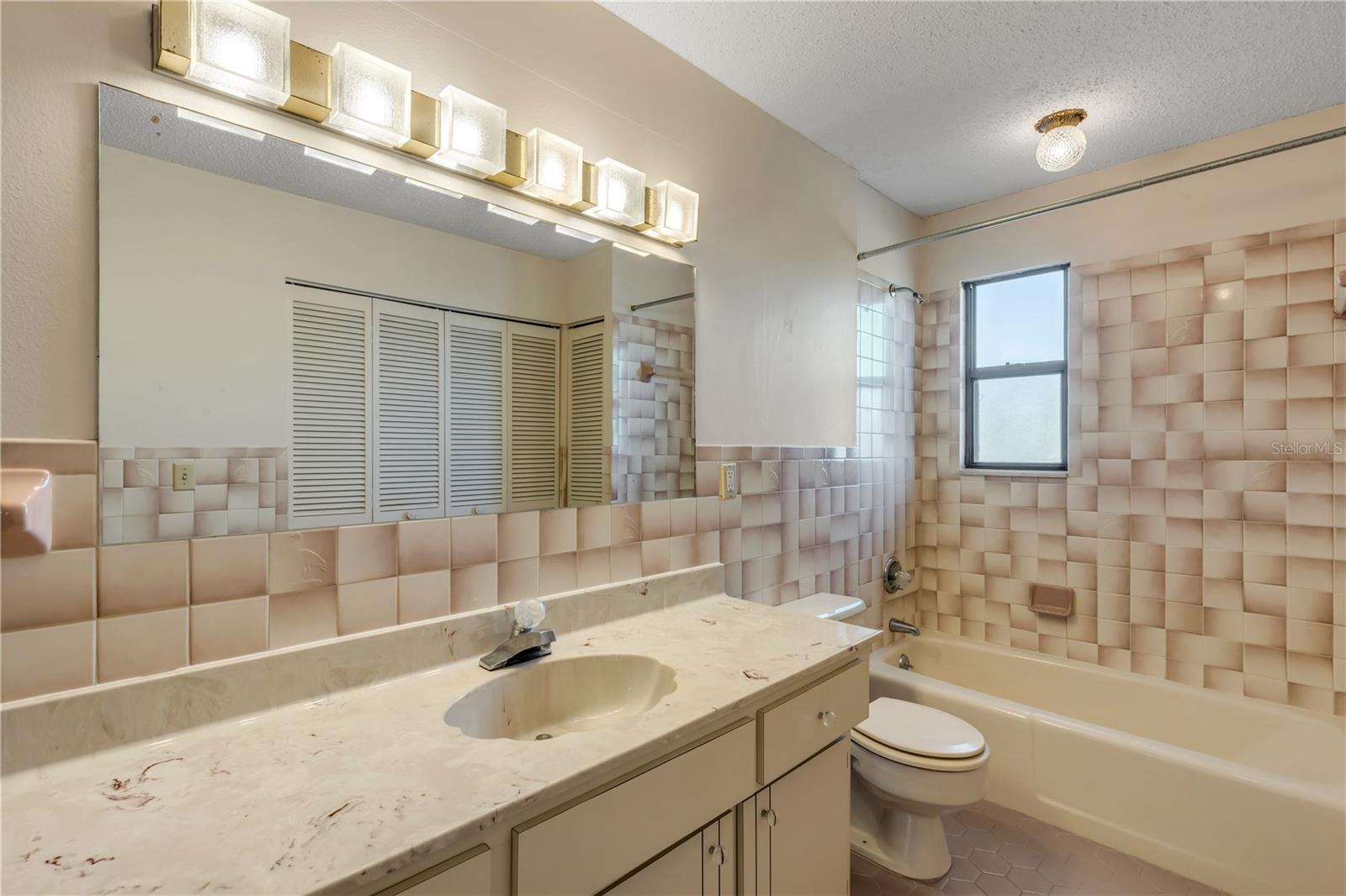 Image 20 of 99 For 824 Eel Avenue