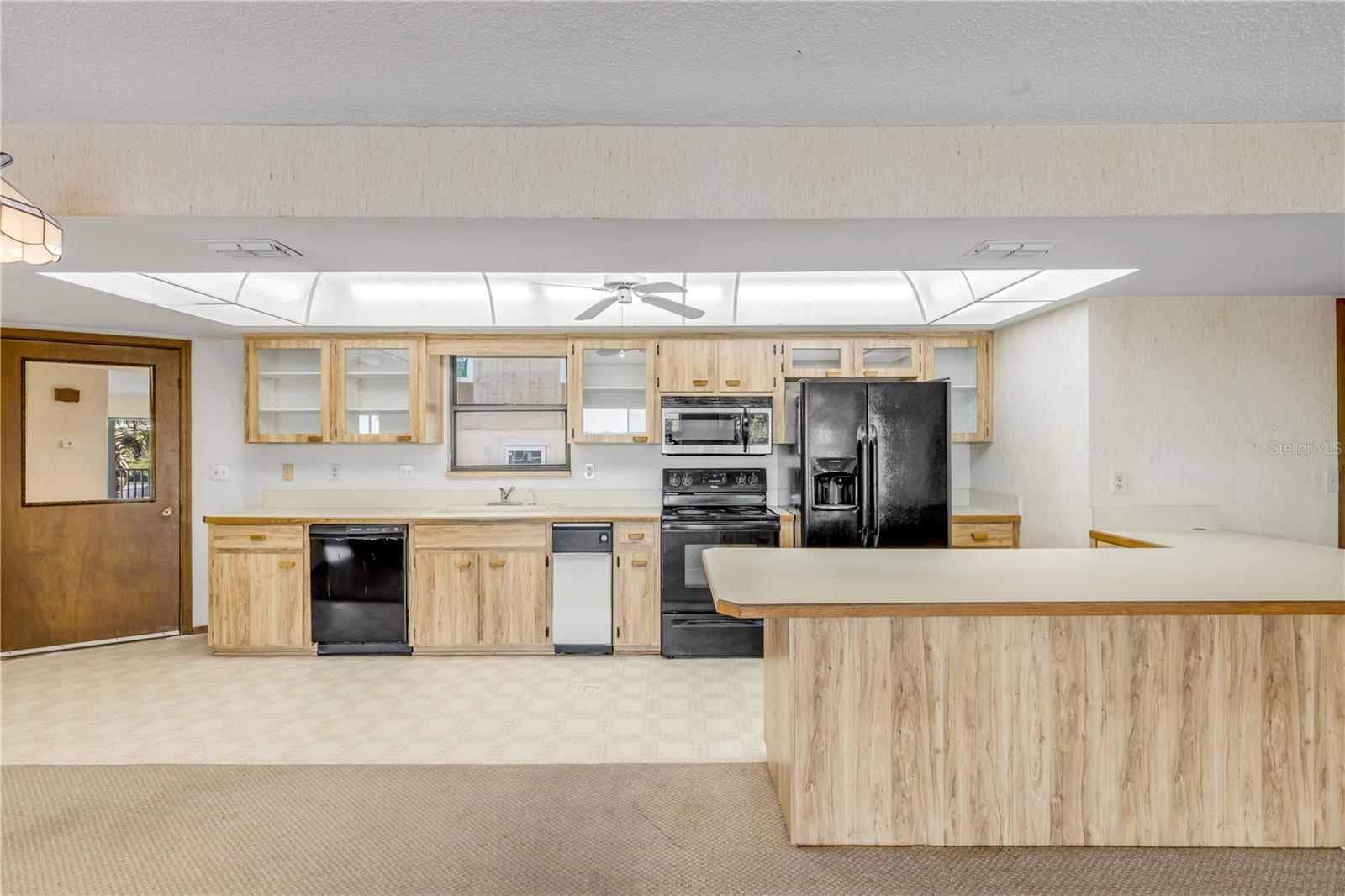 Image 22 of 99 For 824 Eel Avenue