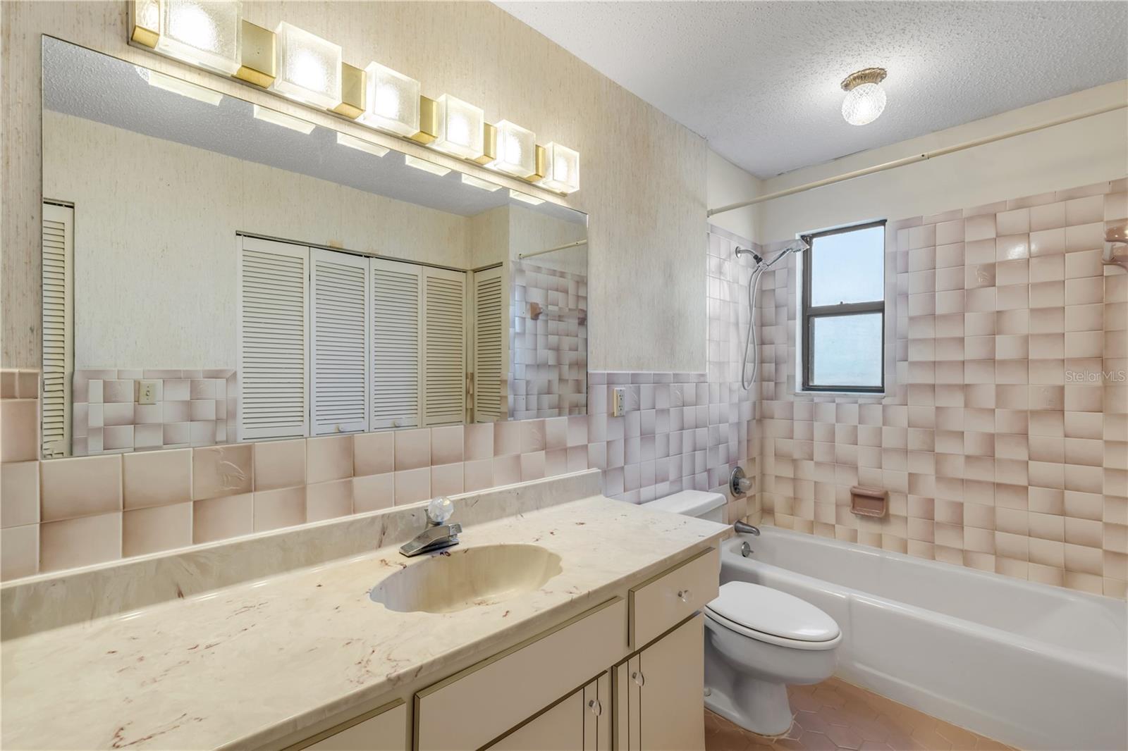 Image 32 of 99 For 824 Eel Avenue