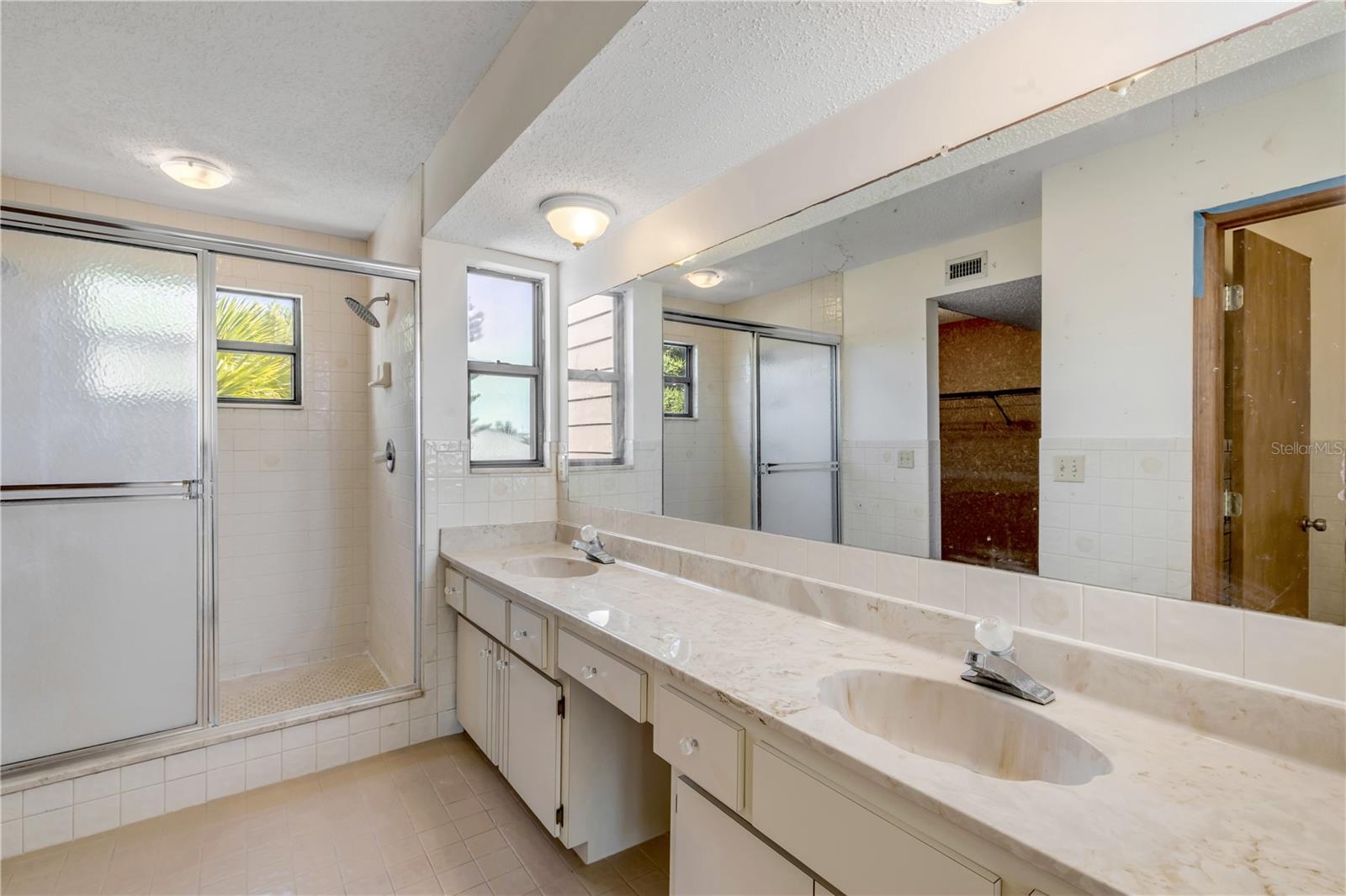 Image 38 of 99 For 824 Eel Avenue