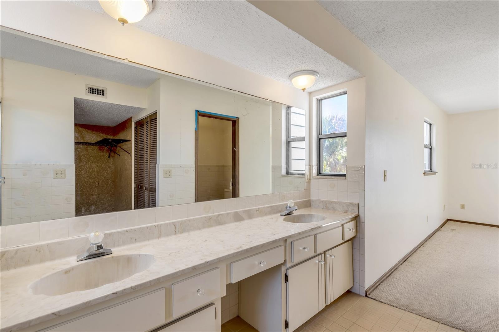 Image 39 of 99 For 824 Eel Avenue