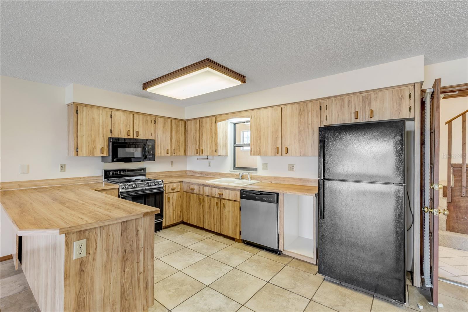 Image 40 of 99 For 824 Eel Avenue