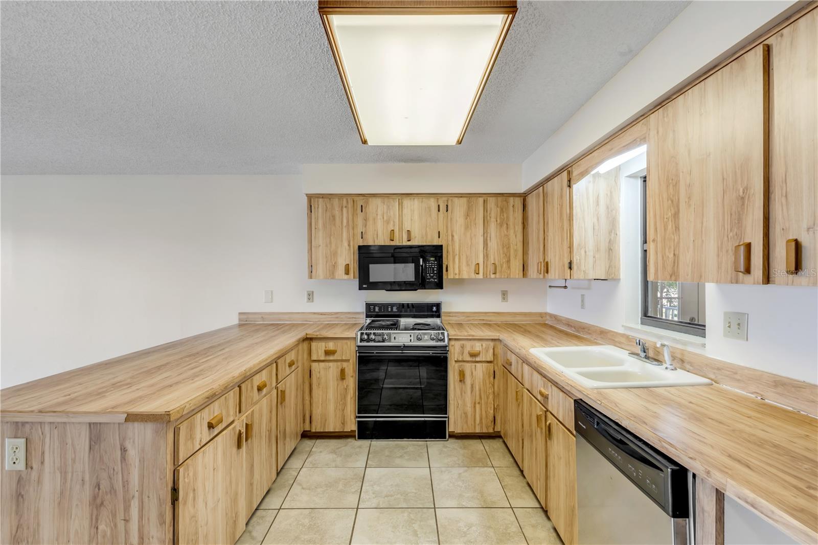 Image 41 of 99 For 824 Eel Avenue