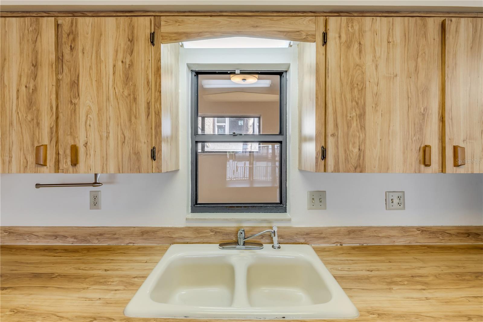 Image 43 of 99 For 824 Eel Avenue