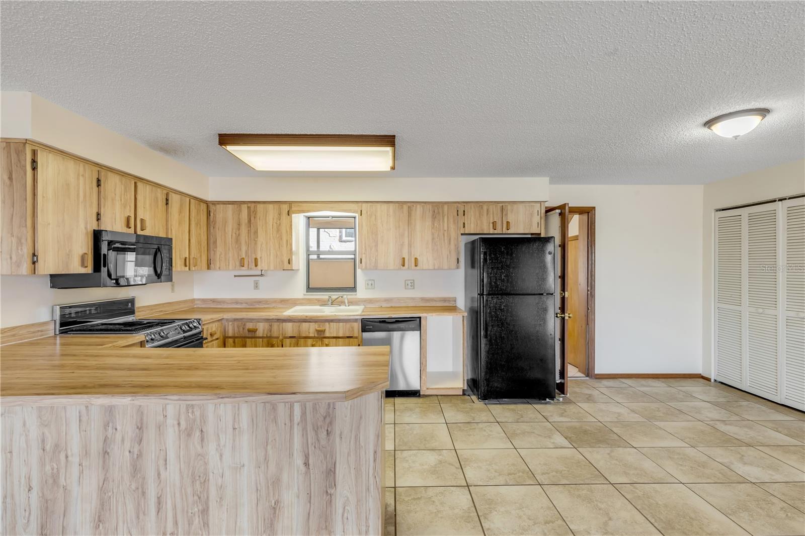 Image 44 of 99 For 824 Eel Avenue