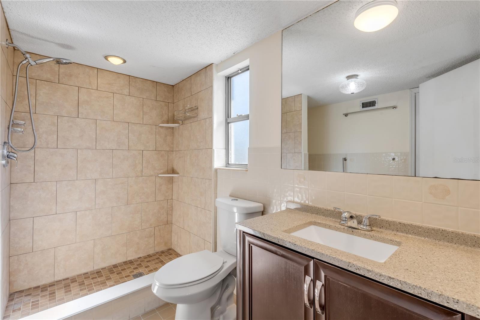 Image 51 of 99 For 824 Eel Avenue