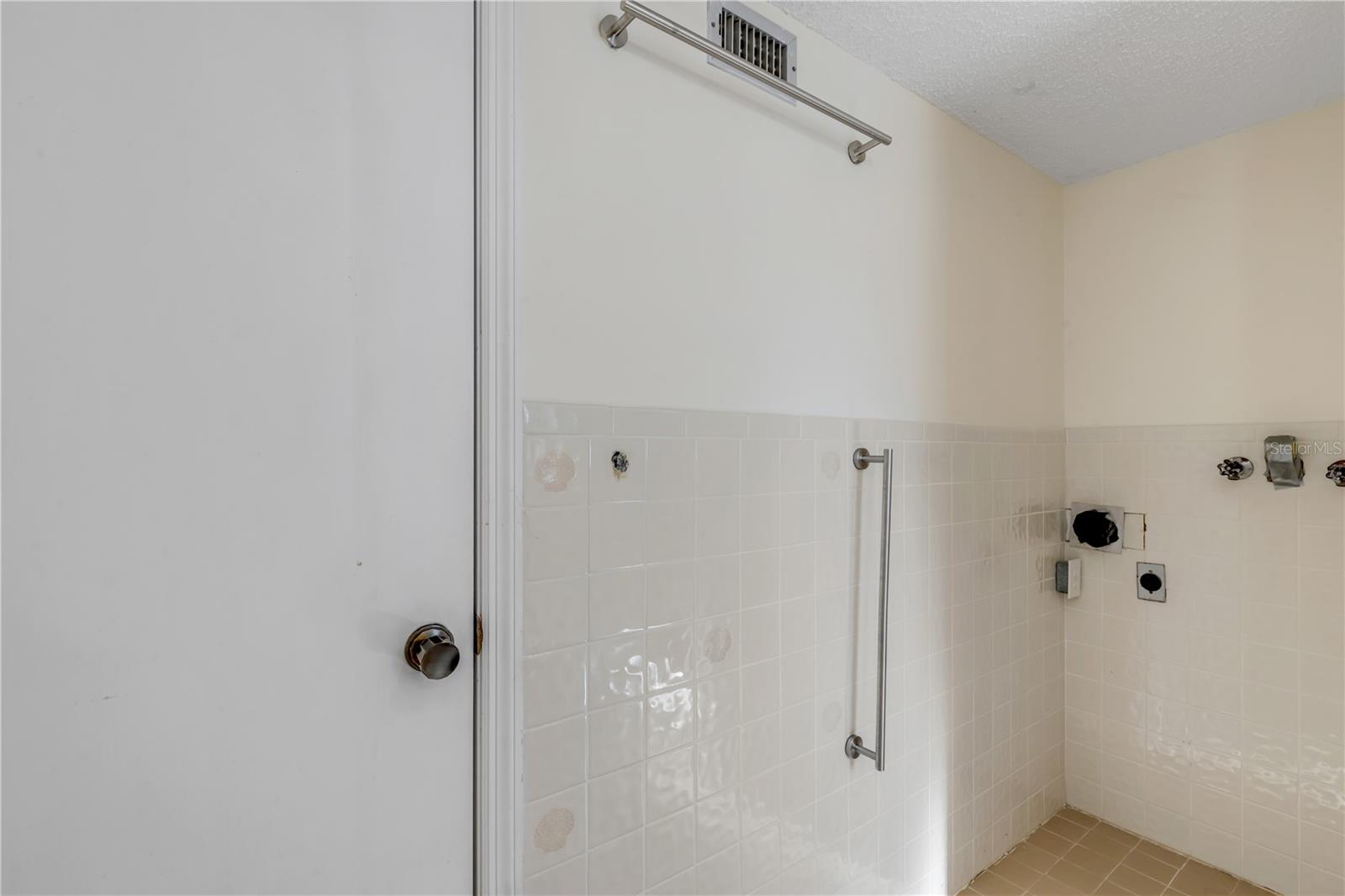 Image 53 of 99 For 824 Eel Avenue