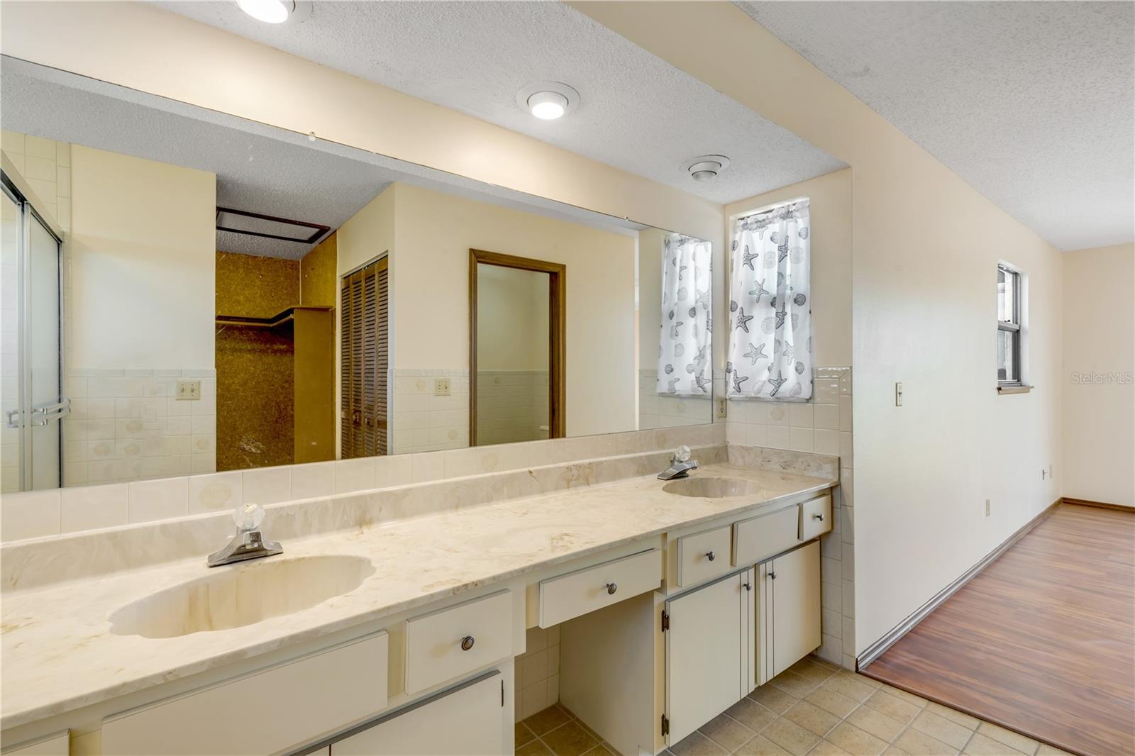 Image 6 of 99 For 824 Eel Avenue