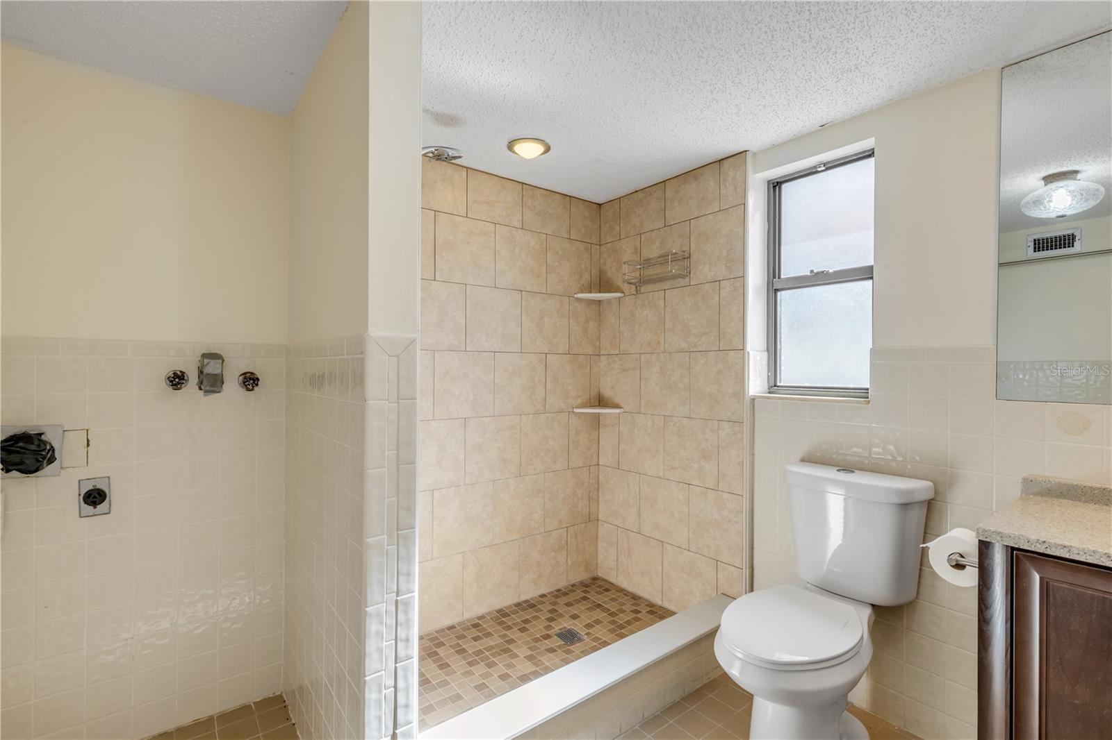 Image 65 of 99 For 824 Eel Avenue