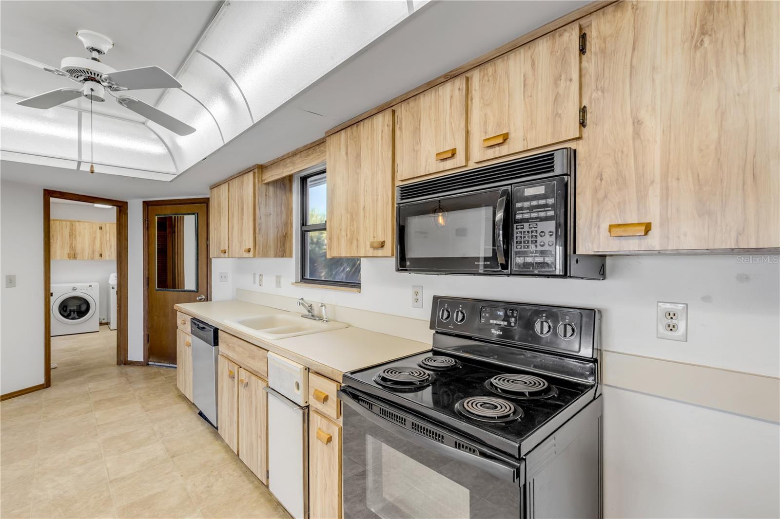 Image 9 of 99 For 824 Eel Avenue