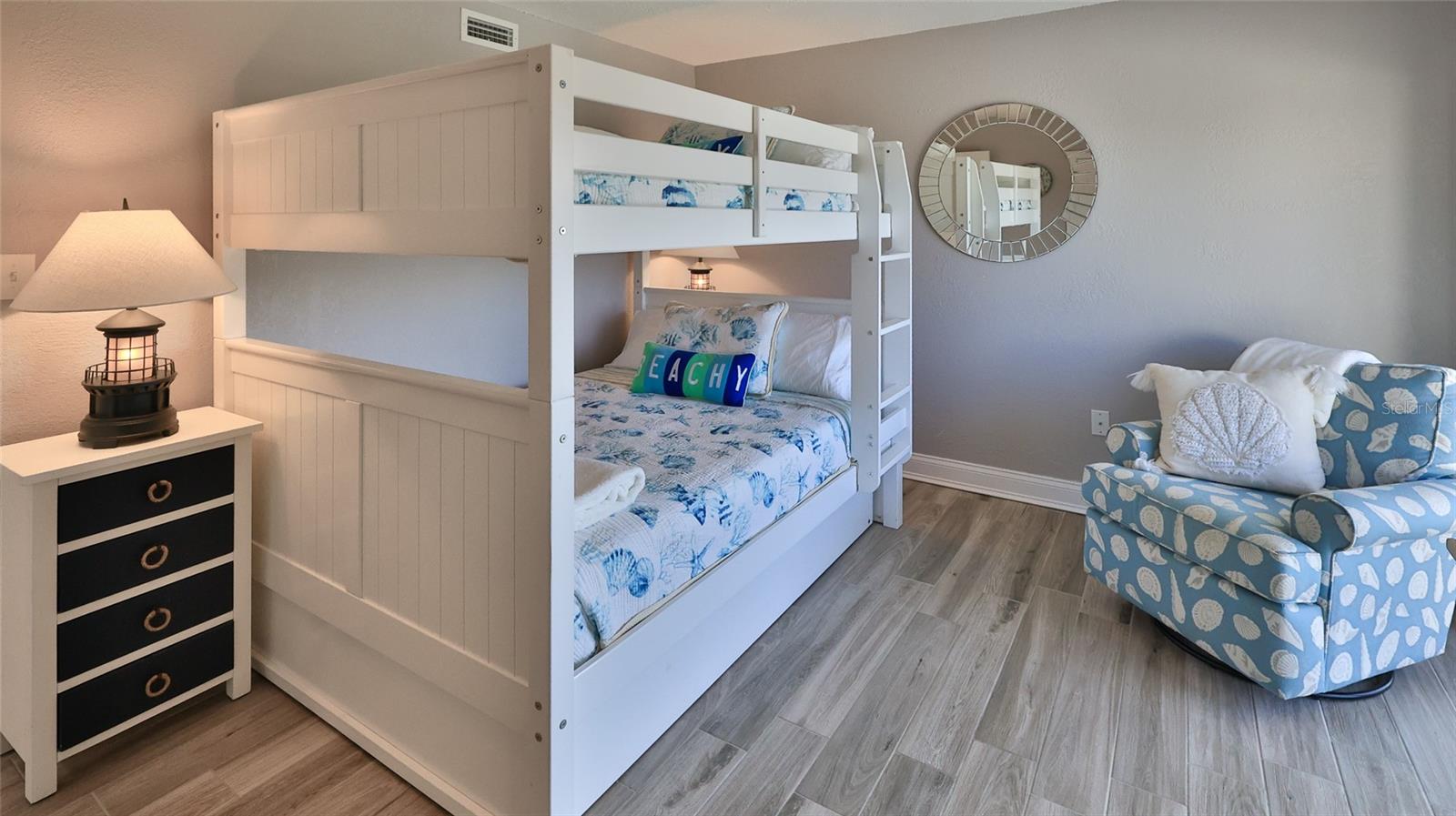 Image 32 of 37 For 5207 Atlantic Avenue 321