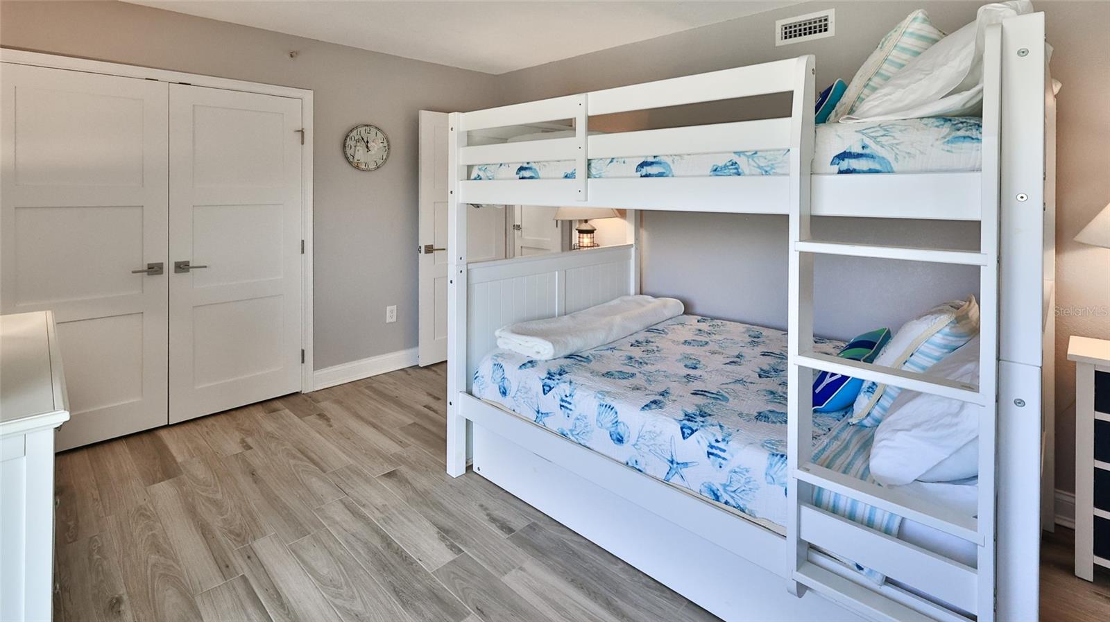 Image 33 of 37 For 5207 Atlantic Avenue 321