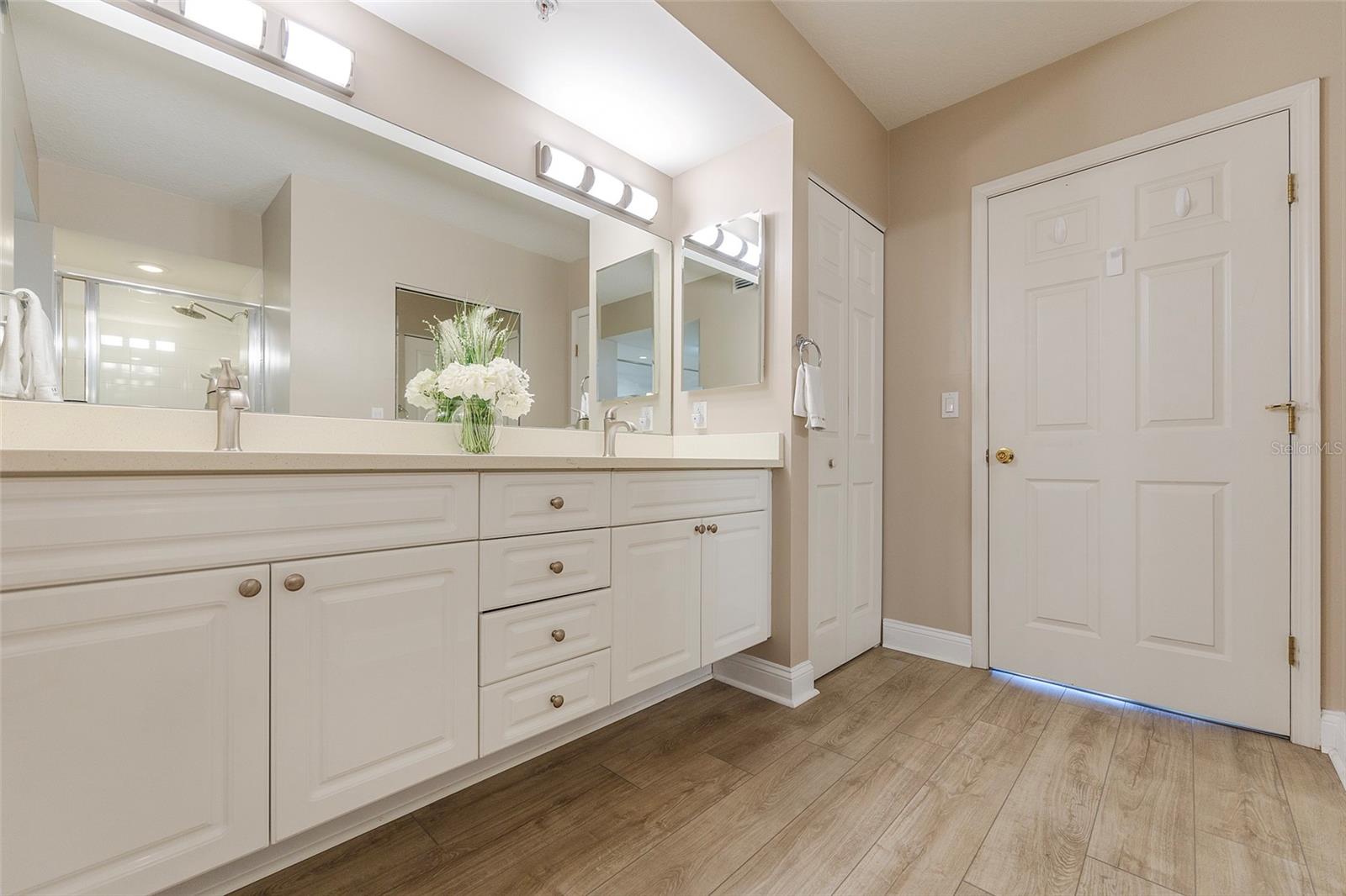 Image 10 of 38 For 4670 Links Village Drive A506