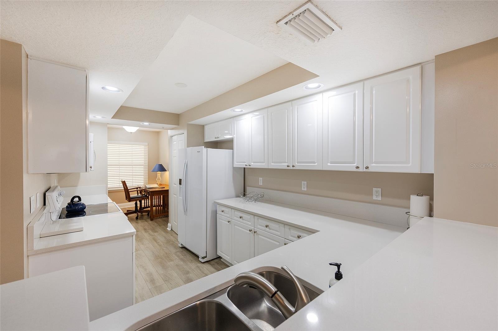 Image 26 of 38 For 4670 Links Village Drive A506