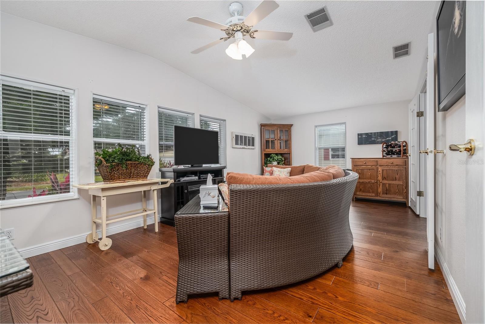 Image 9 of 34 For 706 Starboard Avenue