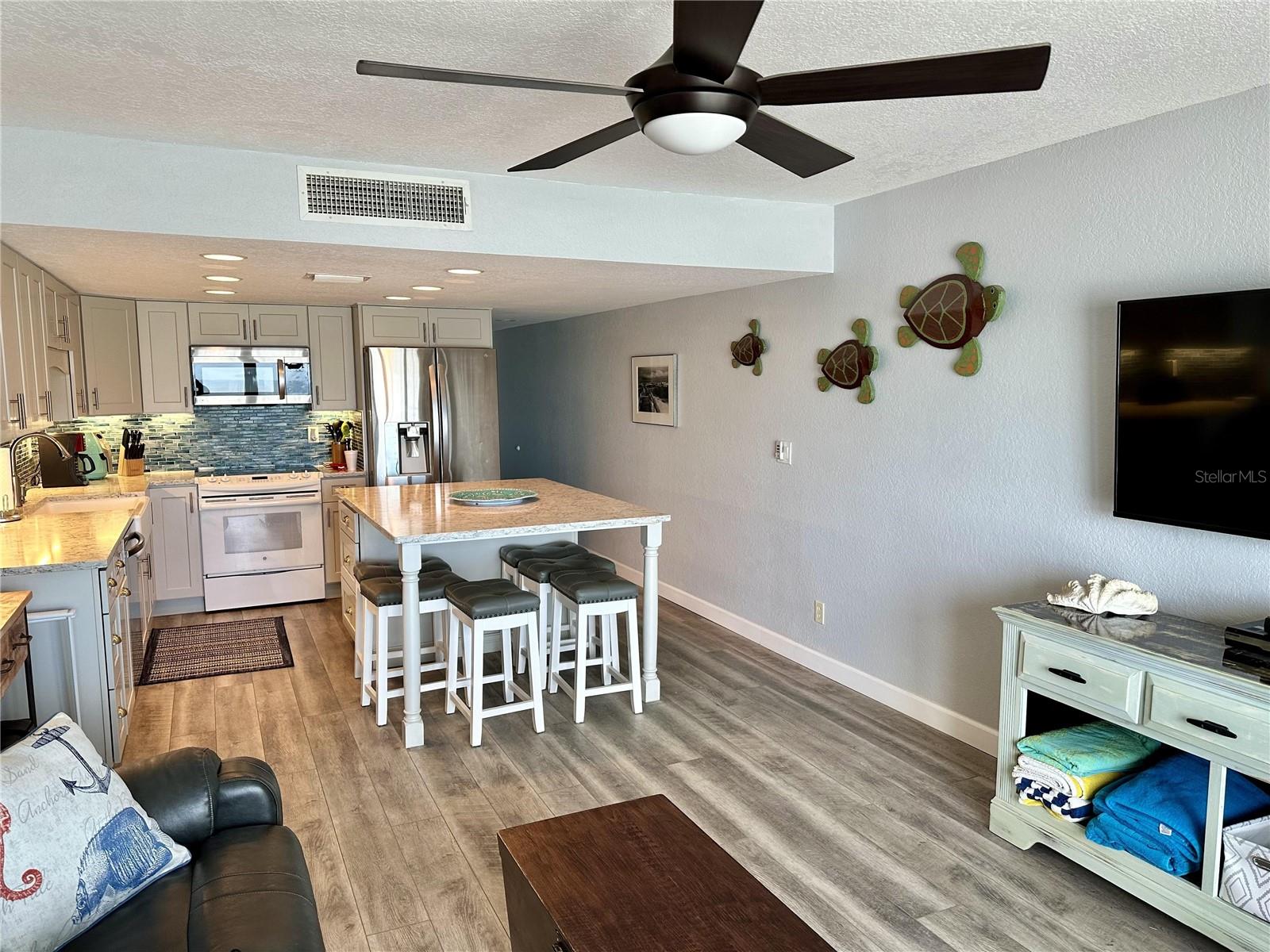 Image 10 of 15 For 4849 Saxon Drive A210