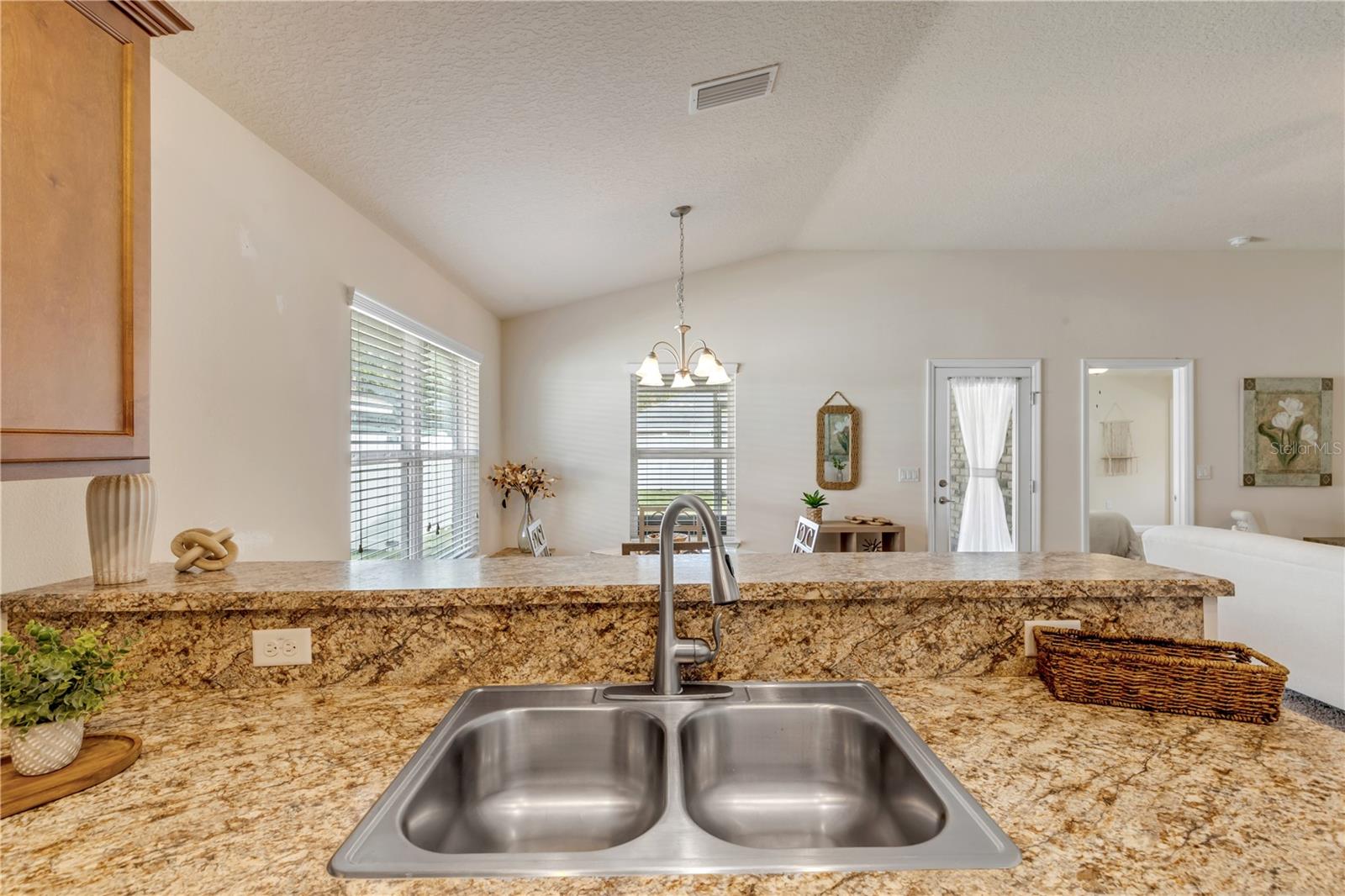 Image 18 of 52 For 607 Coral Trace Boulevard