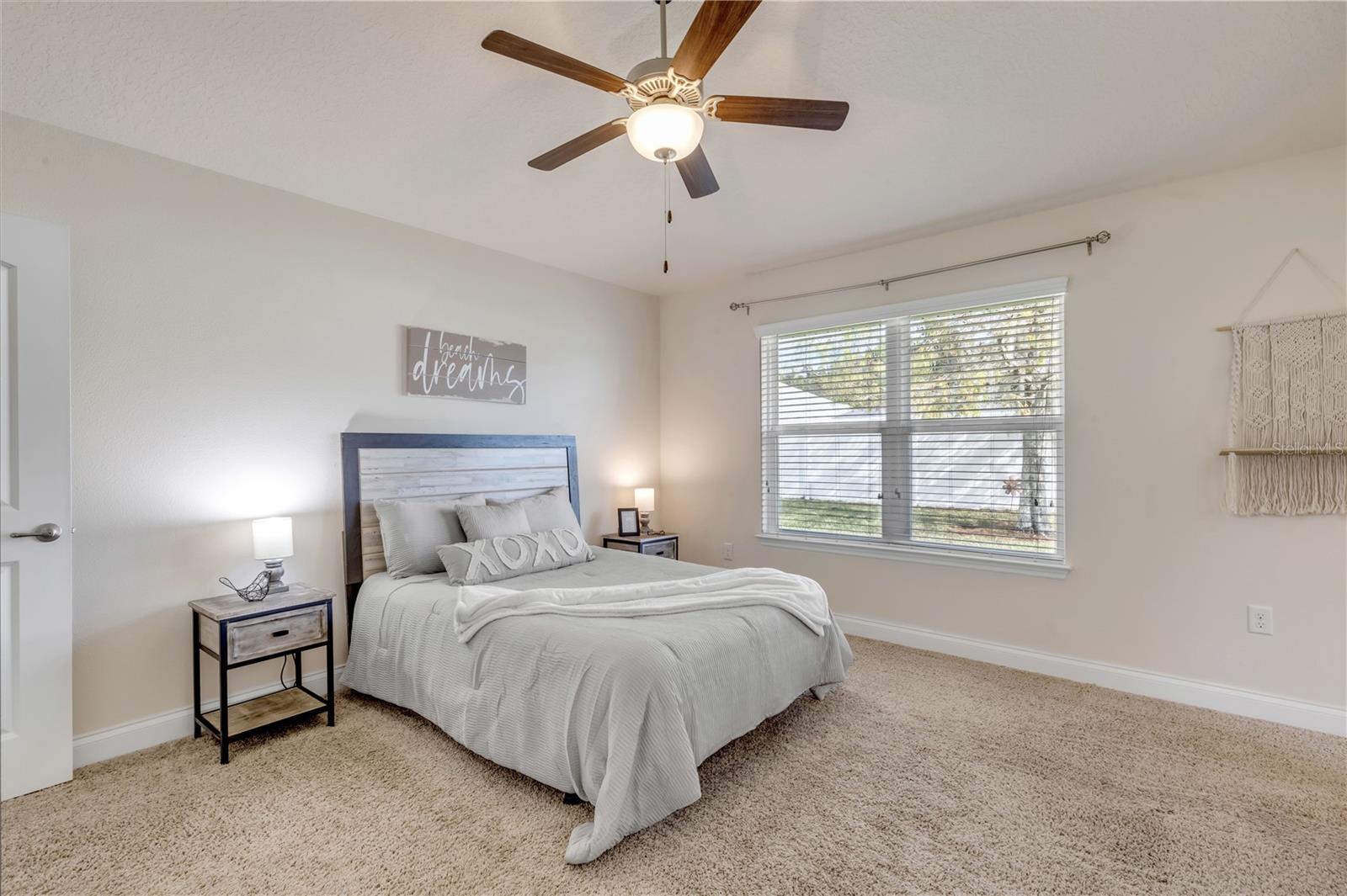 Image 21 of 52 For 607 Coral Trace Boulevard