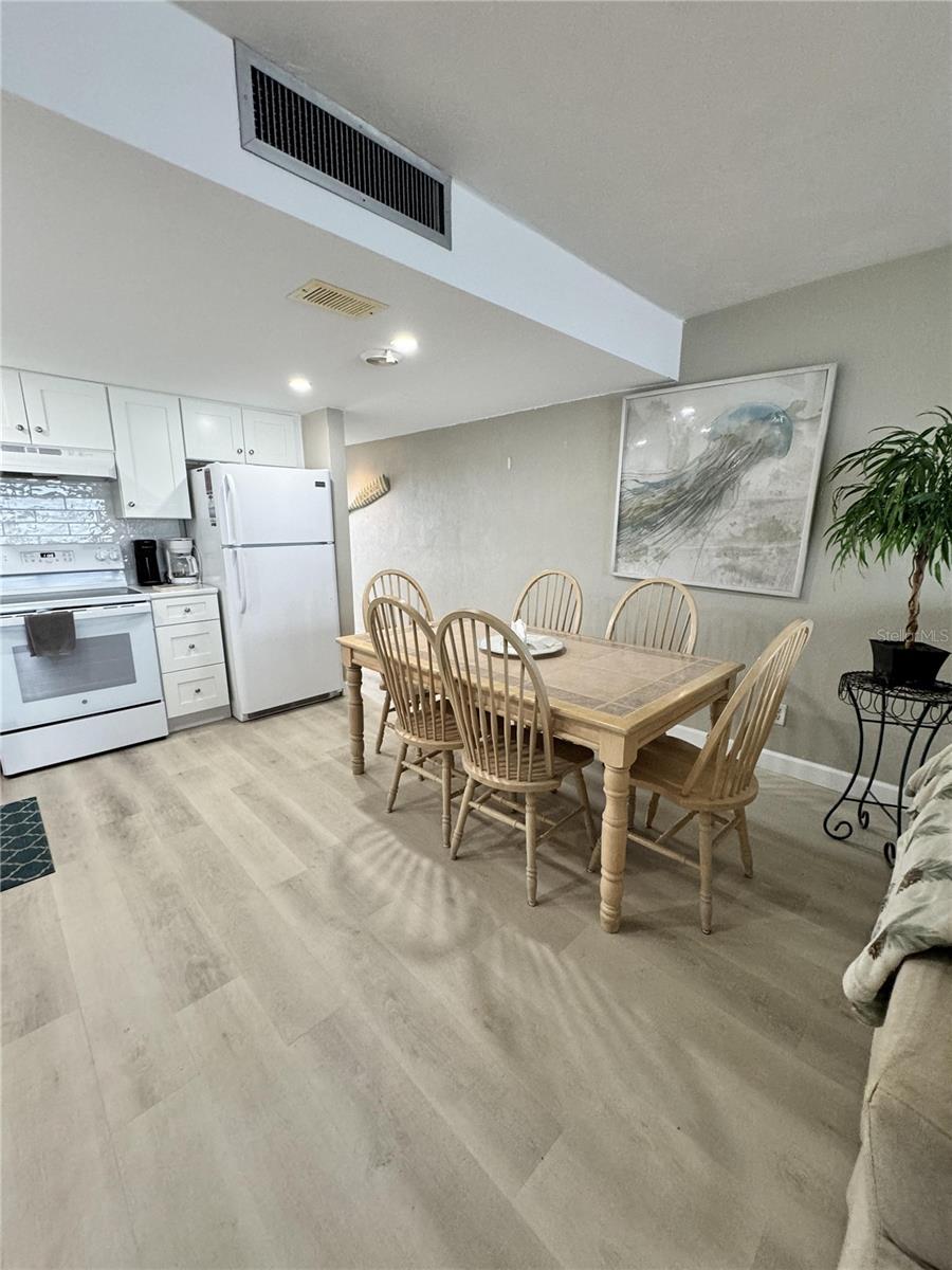 Image 4 of 6 For 4849 Saxon Drive A208