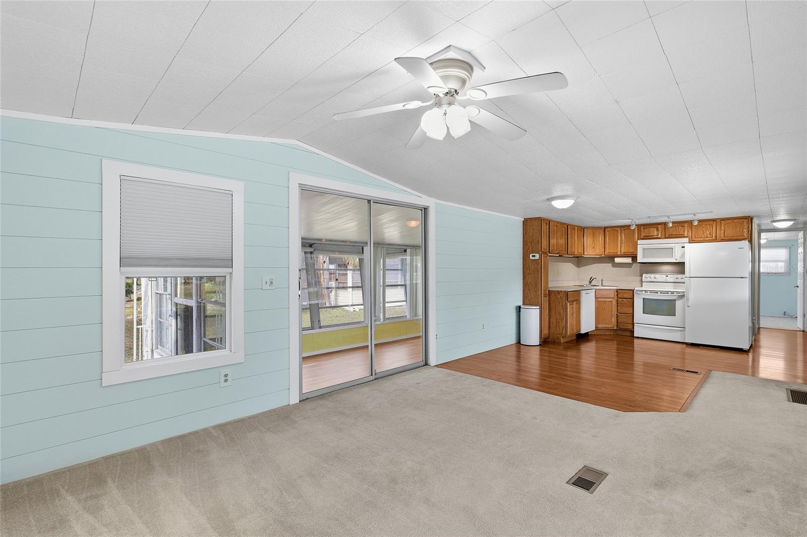 Image 17 of 43 For 5293 Isabelle Avenue