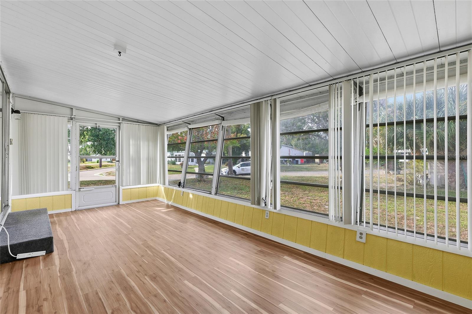 Image 19 of 43 For 5293 Isabelle Avenue