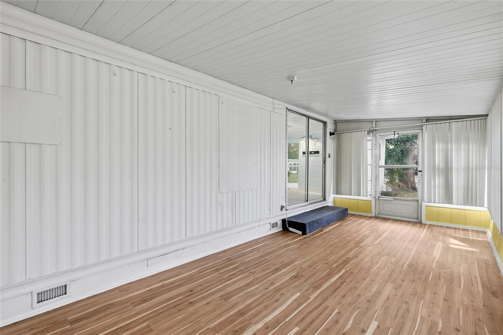 Image 21 of 43 For 5293 Isabelle Avenue