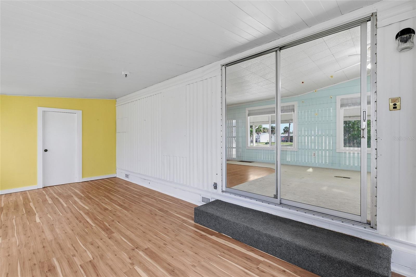 Image 22 of 43 For 5293 Isabelle Avenue