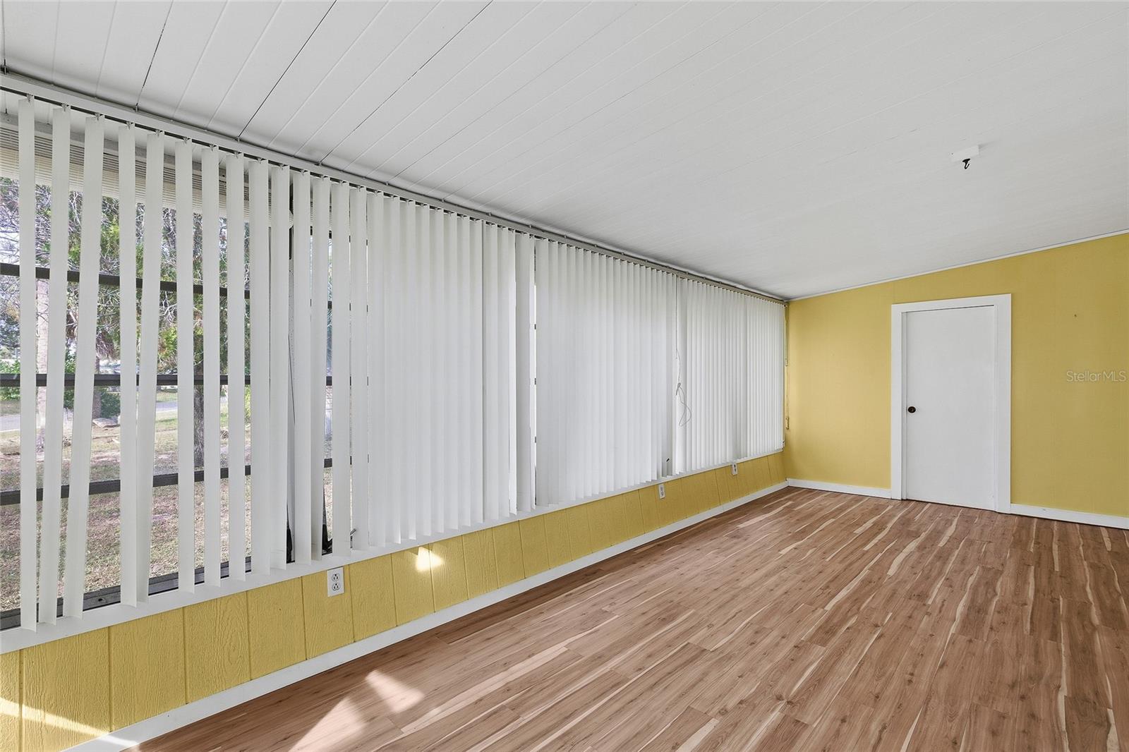 Image 23 of 43 For 5293 Isabelle Avenue