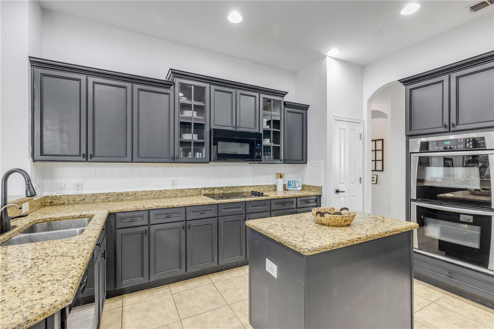 Image 40 of 88 For 3021 Isola Bella Boulevard