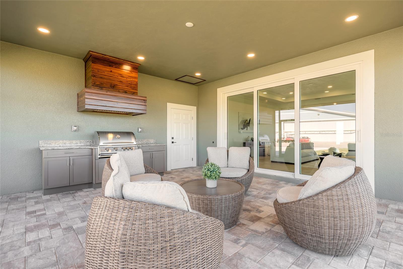 Image 21 of 26 For 704 Skylane Circle