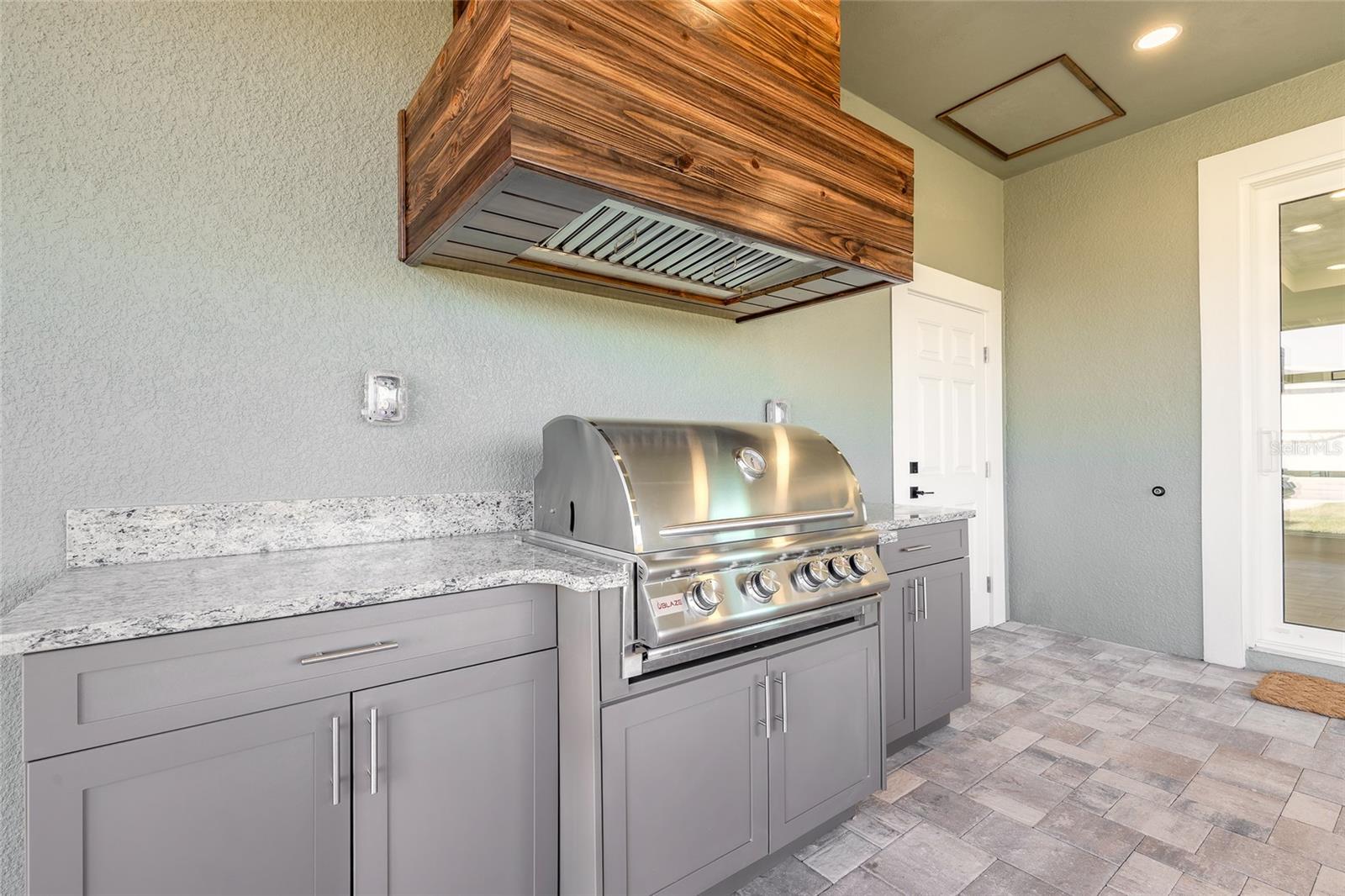 Image 22 of 26 For 704 Skylane Circle