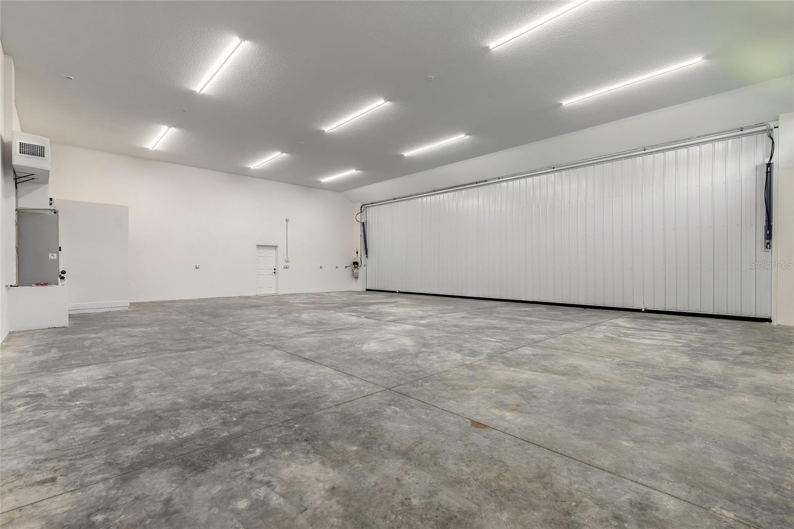 Image 23 of 26 For 704 Skylane Circle