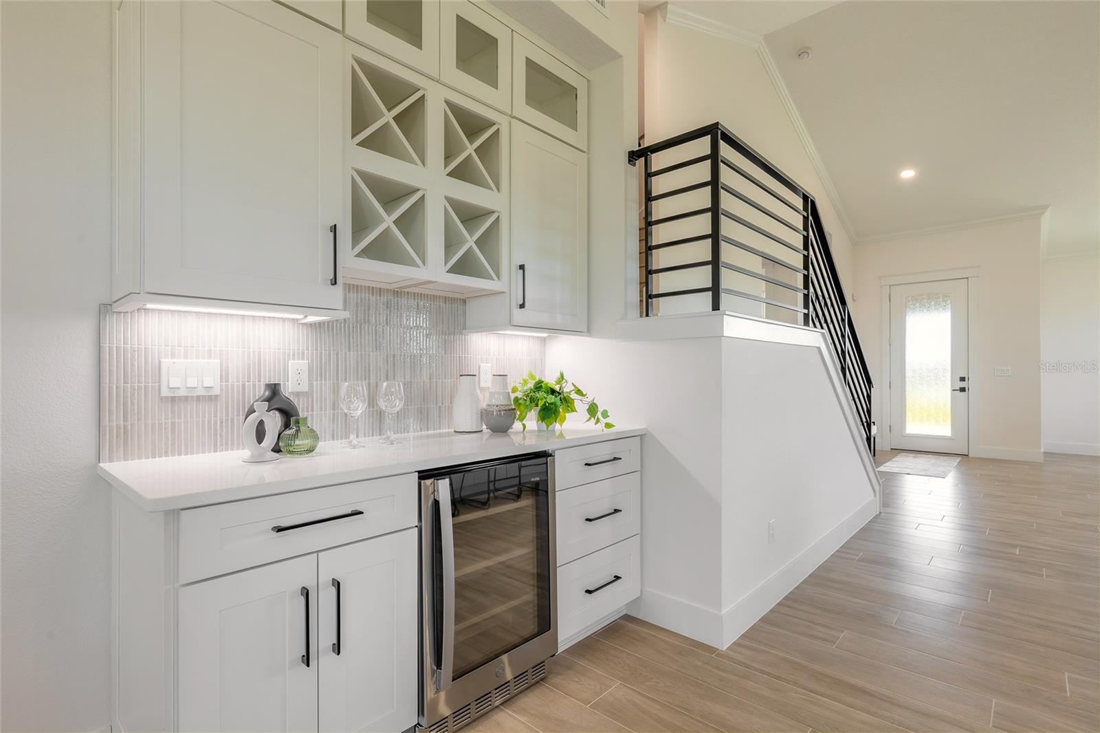 Image 4 of 26 For 704 Skylane Circle