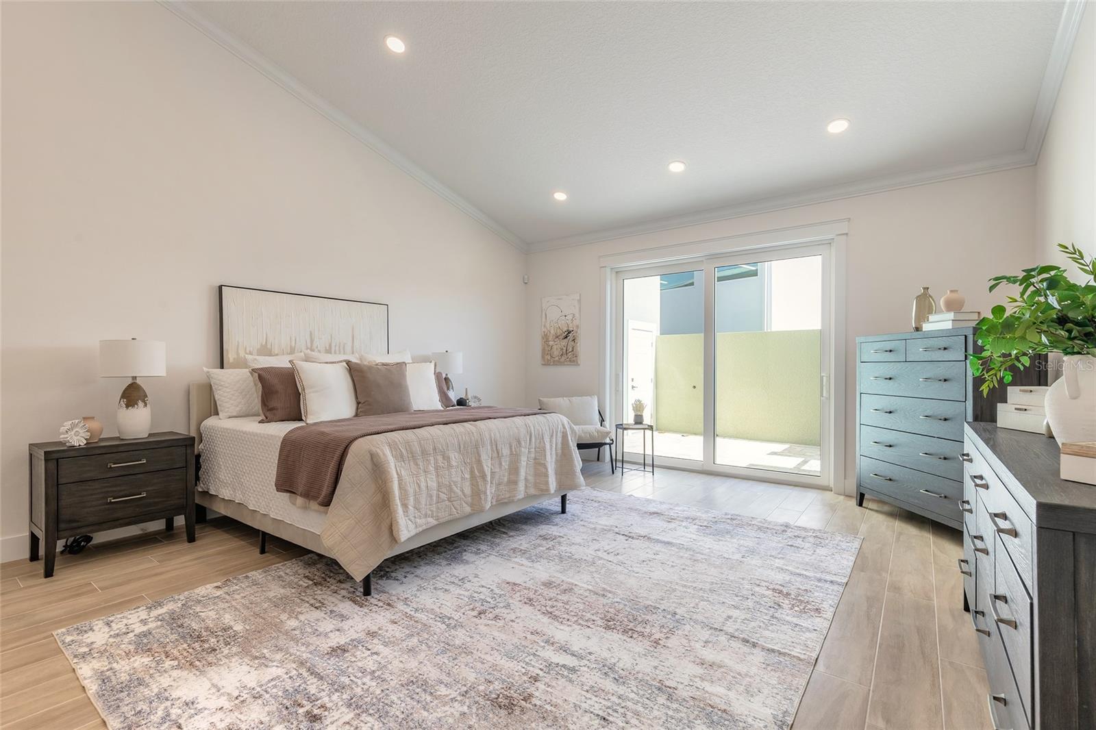 Image 9 of 26 For 704 Skylane Circle