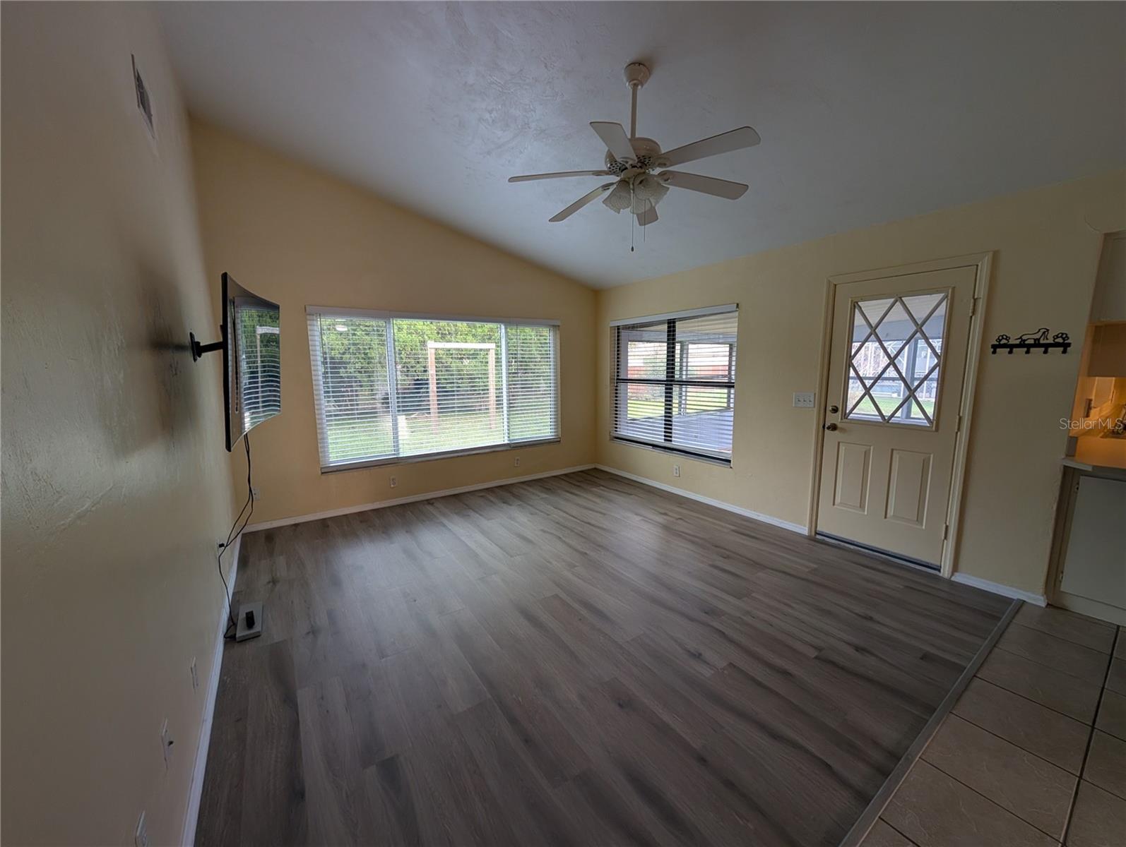 Image 5 of 10 For 2425 Tamarind Drive