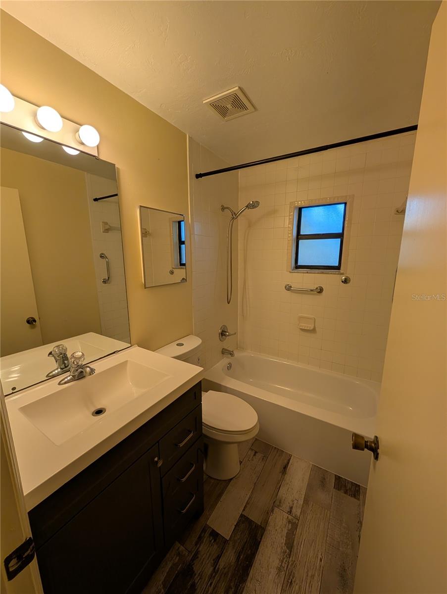 Image 8 of 10 For 2425 Tamarind Drive