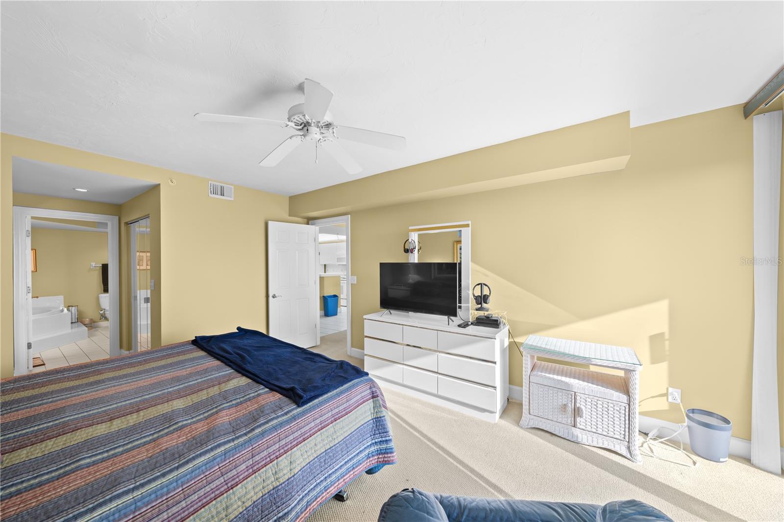 Image 27 of 53 For 4575 Atlantic Avenue 6209