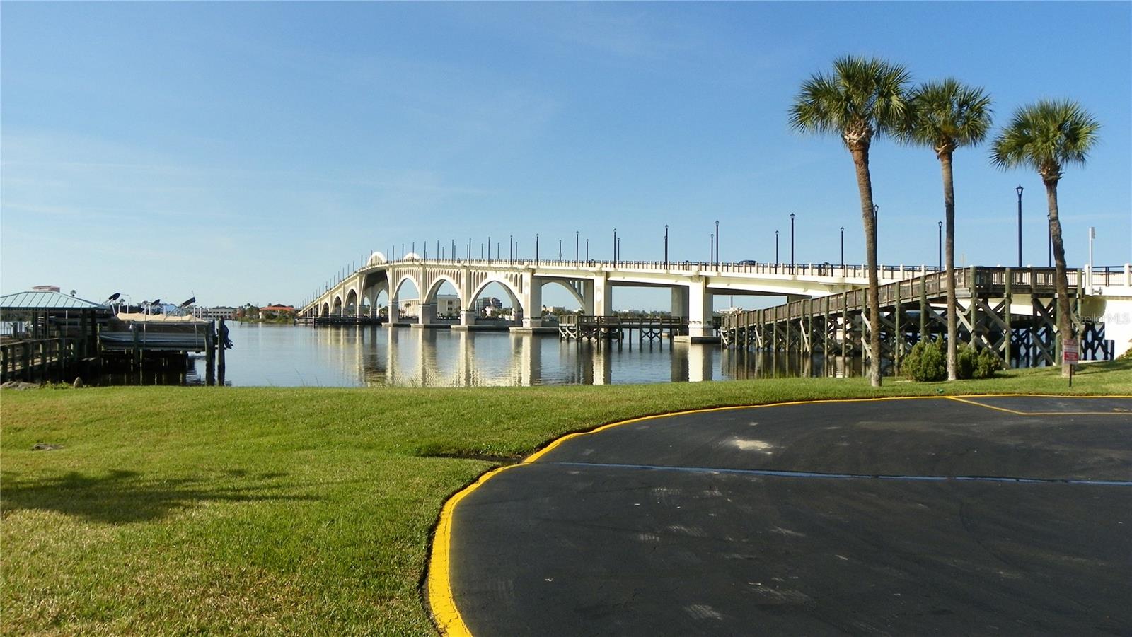 Image 47 of 59 For 100 Silver Beach Avenue 214