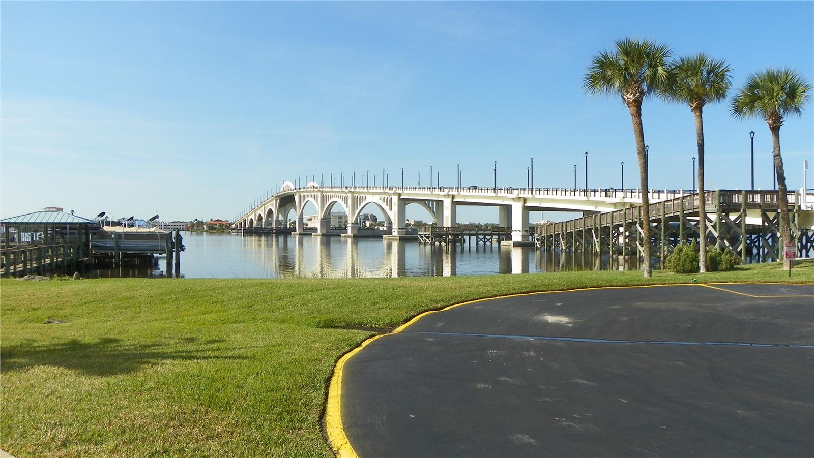 Image 48 of 59 For 100 Silver Beach Avenue 214