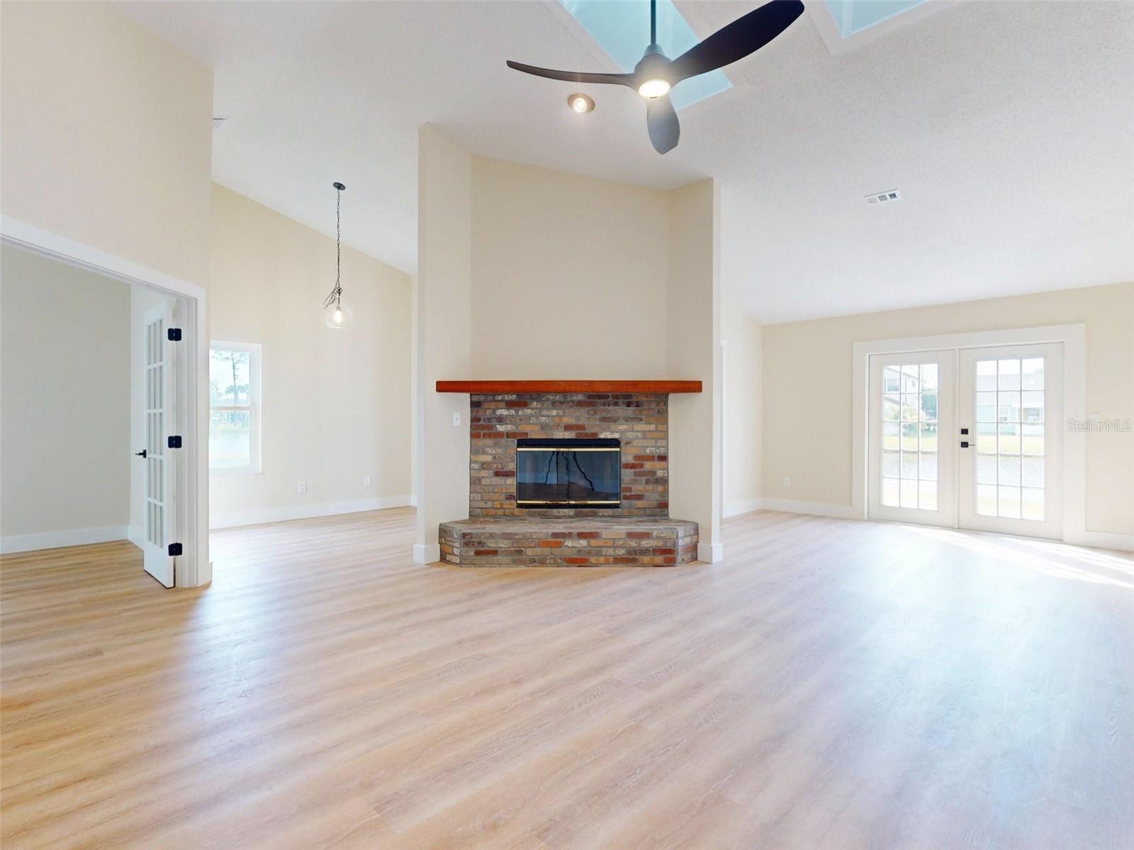 Image 4 of 63 For 804 Soft Pine Court